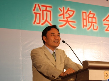 图1：广东省地产商会副会长兼秘书长出席了开幕仪式