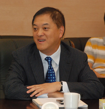 广东省地产商会主席李思廉